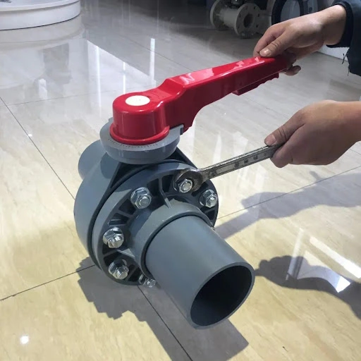 Hình ảnh Van bướm nhựa gọn nhẹ dễ dàng lắp đặt