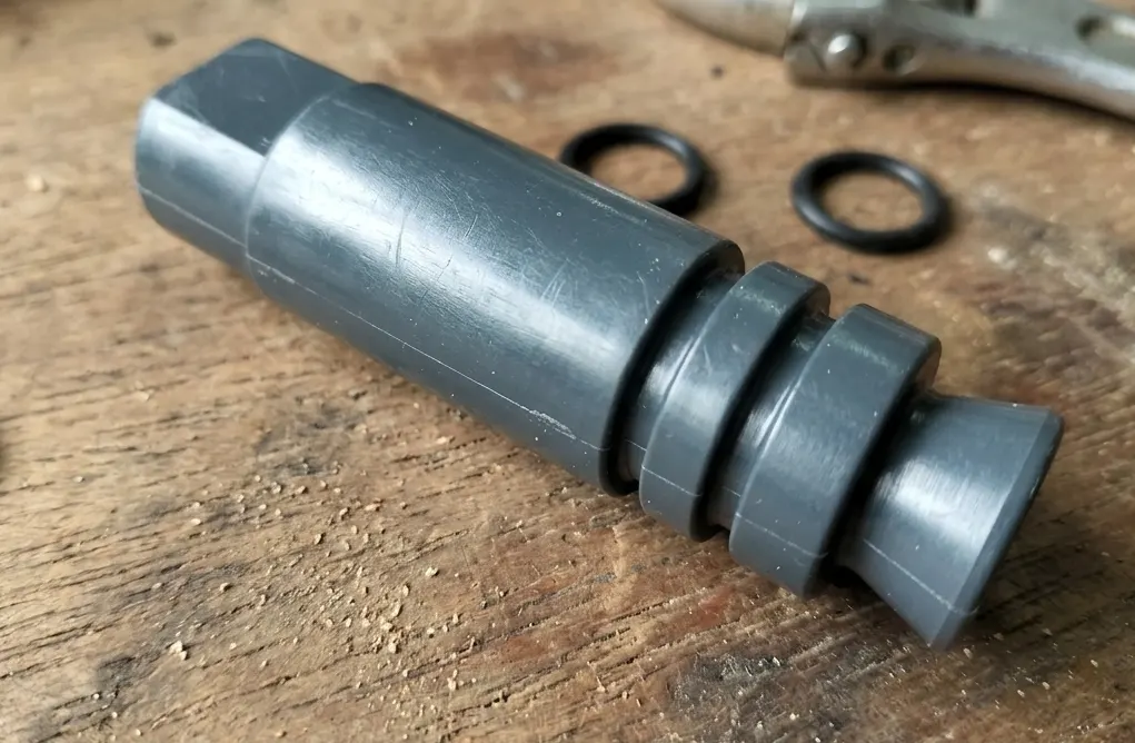 Cận cảnh Trục van (Stem) với hai rãnh O-ring của van bi nhựa Asahi Type 21