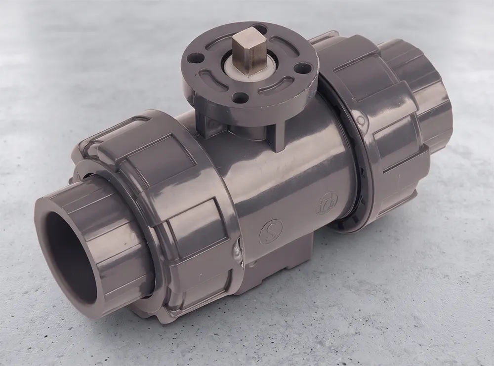 Van bi nhựa có đế lắp chuẩn ISO 5211 trên đỉnh thân van, sẵn sàng gắn bộ truyền động điện