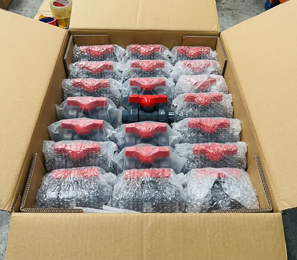 van bi nhựa Asahi Type 21 được bọc chống sốc và xếp gọn gàng trong thùng carton