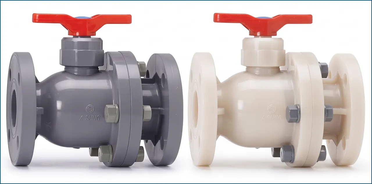 hai van bi mặt bích đặt cạnh nhau, một van PVDF trắng, một van PVC xám, tay gạt đỏ cam.