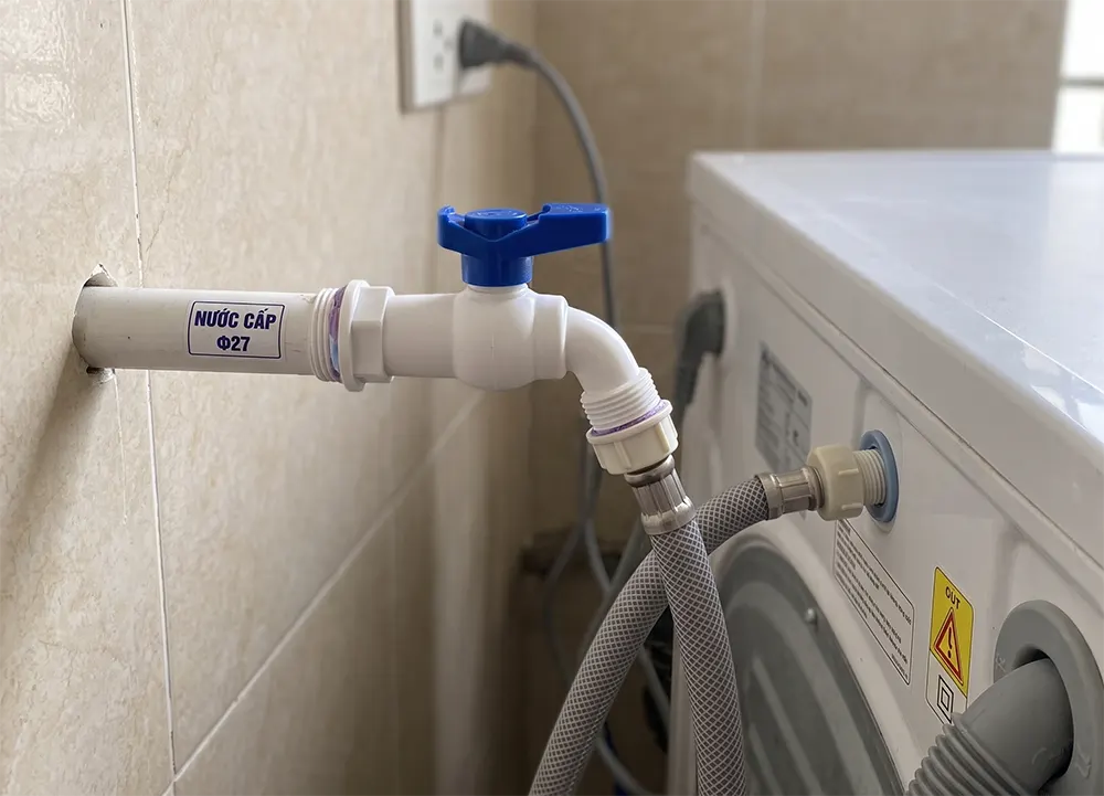 Van bi (vòi nước) nhựa phi 27 lắp trên đường ống cấp nước trước máy giặt gia đình